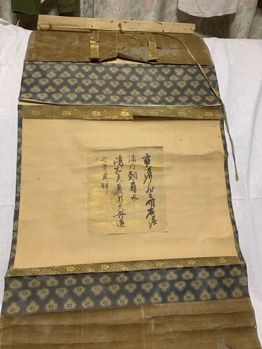 掛け軸2本と家紋付タペストリー