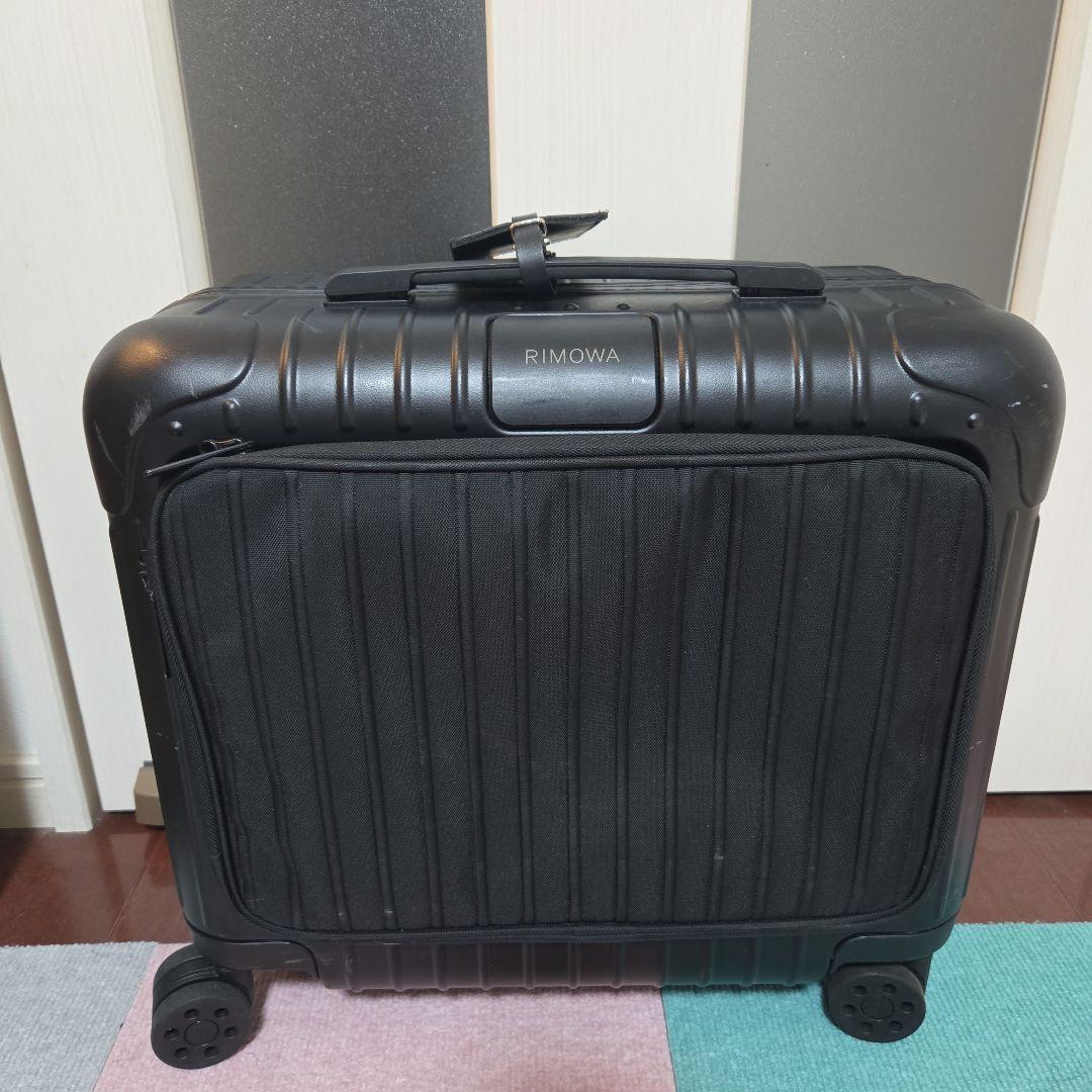 RIMOWA Essential Sleeve Compact ブラック