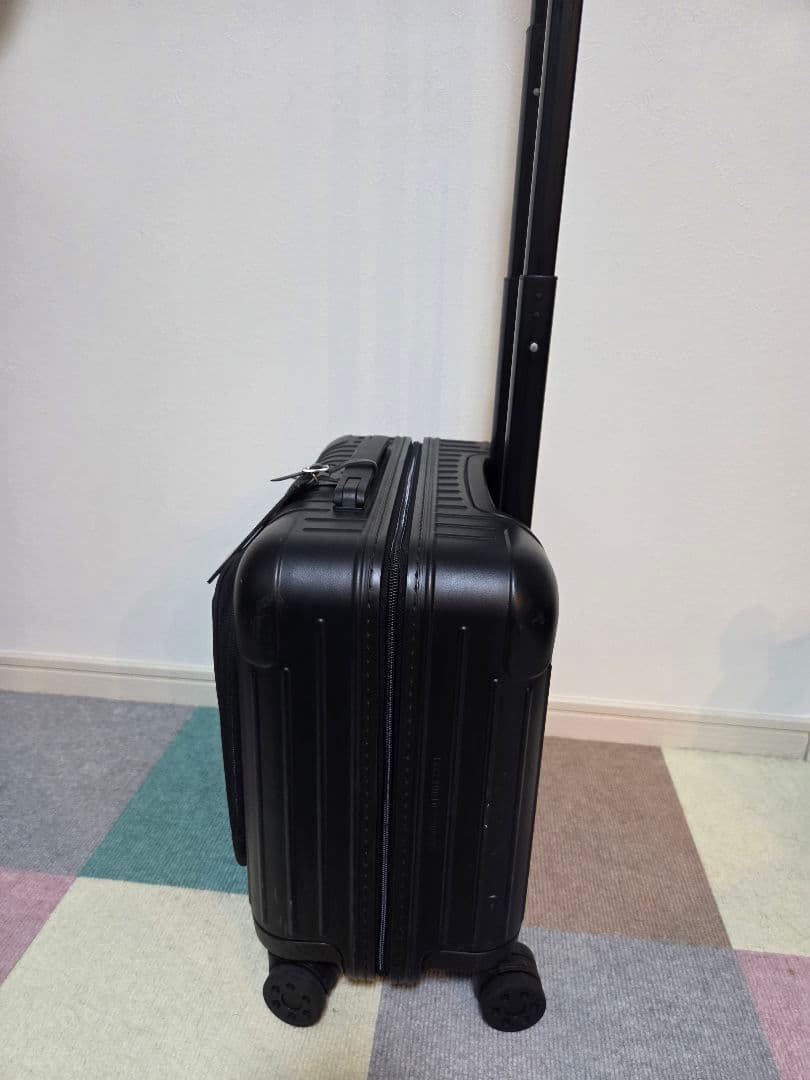 RIMOWA Essential Sleeve Compact ブラック