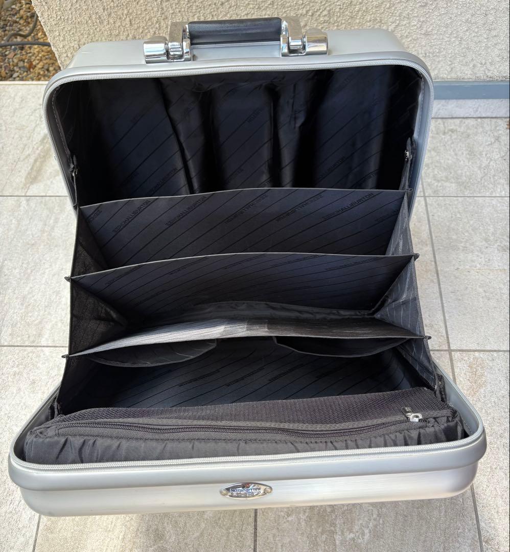 《希少》ZERO HALLIBURTON シルバー キャリーケース