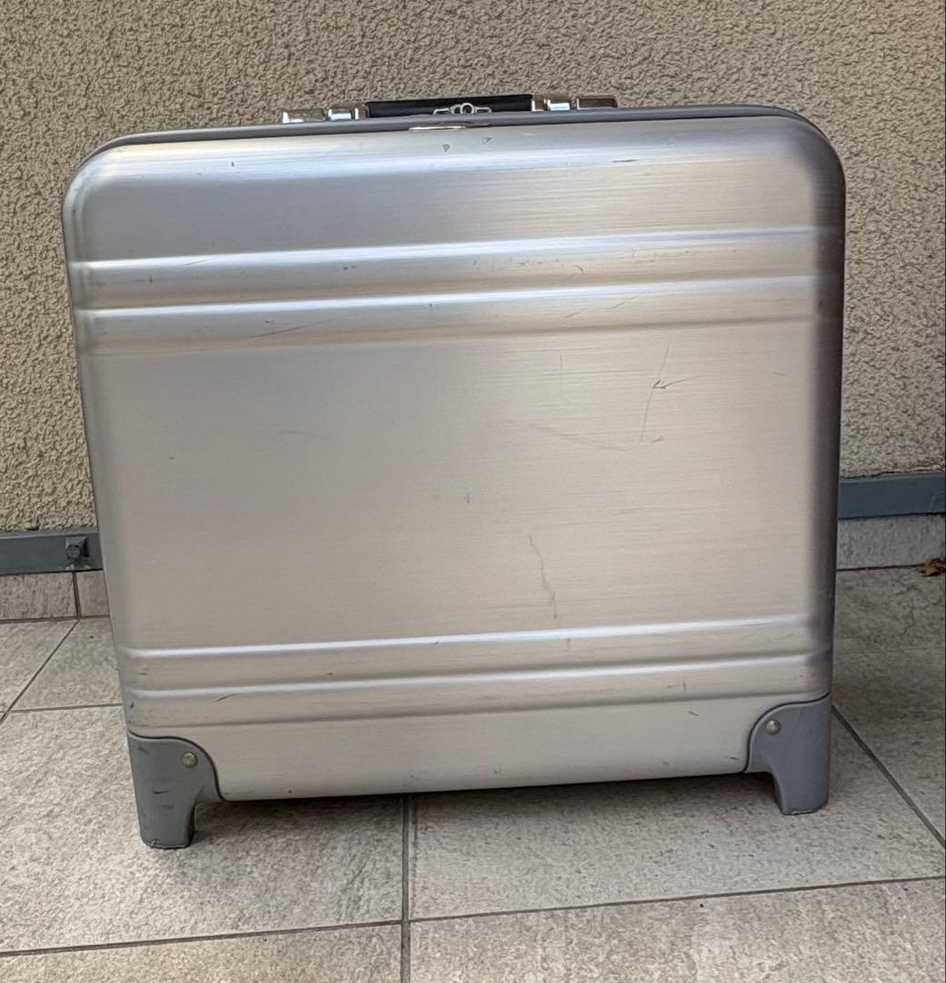 《希少》ZERO HALLIBURTON シルバー キャリーケース