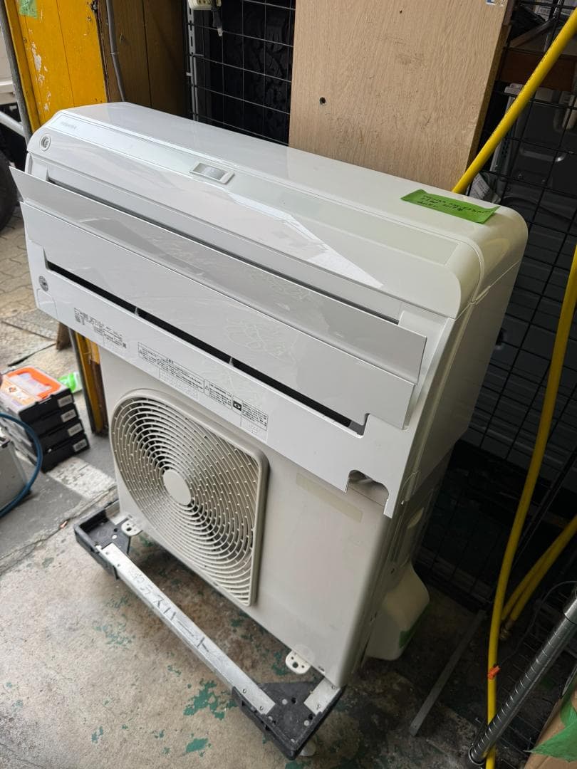 TOSHIBA 東芝 RAS-F221R(W) 2.2KW 6畳 2019年
