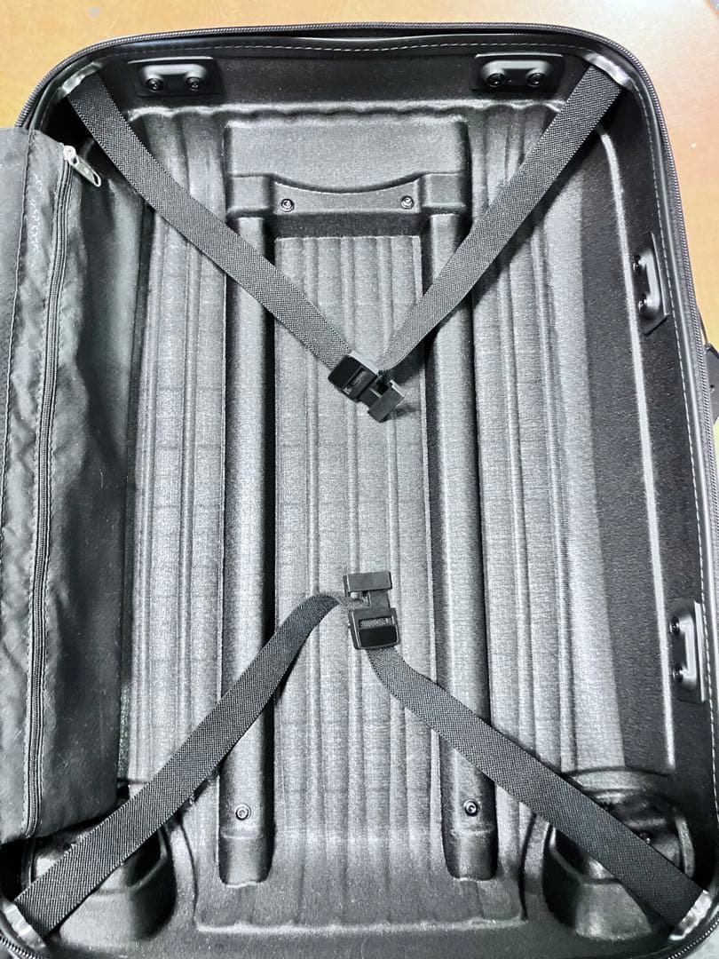 サムソナイト:クロノライト、約38L、超軽量、約1.96kg、機内持込可、