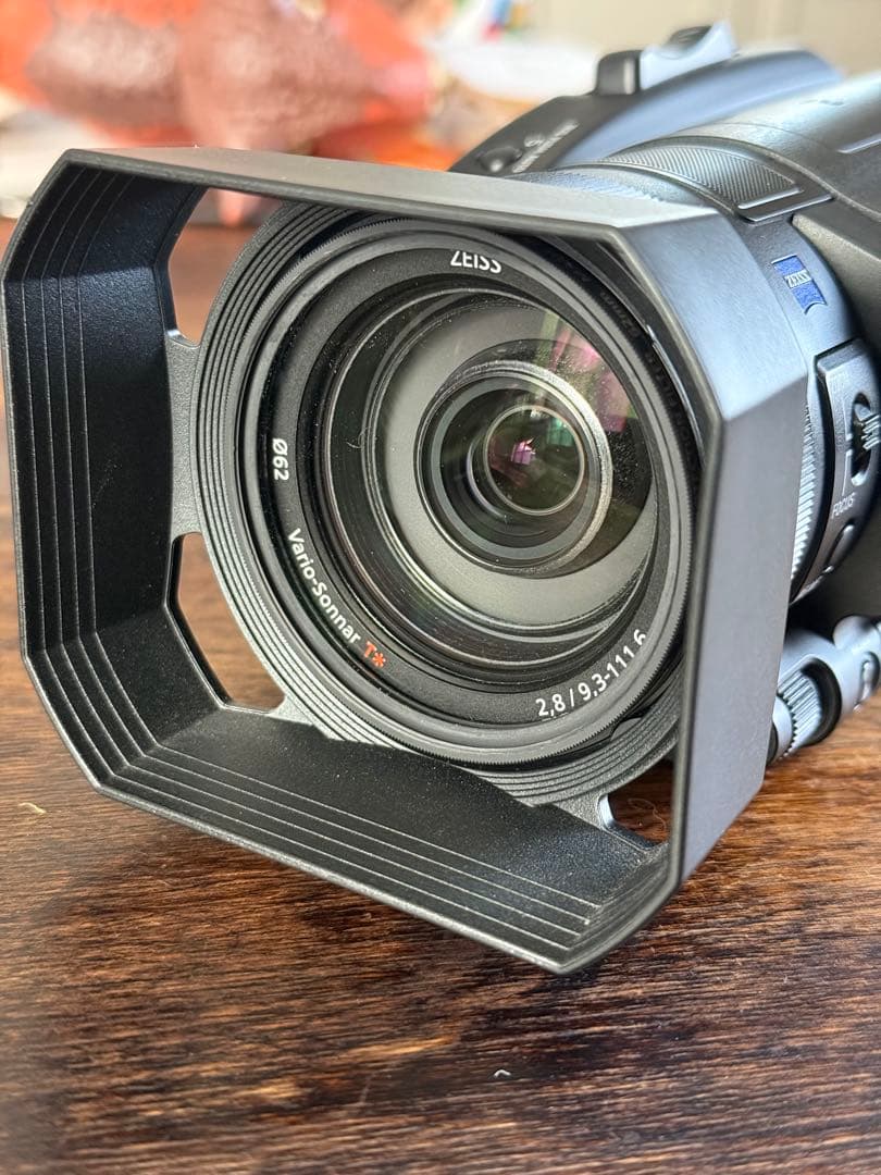 SONY FDR-AX700 4K ハンディカム　256GBメモリカード２枚付き