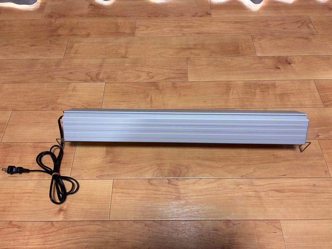 だぃすけ　水槽セット ライト ヒーター ポンプ マット ガラス蓋　流木付き