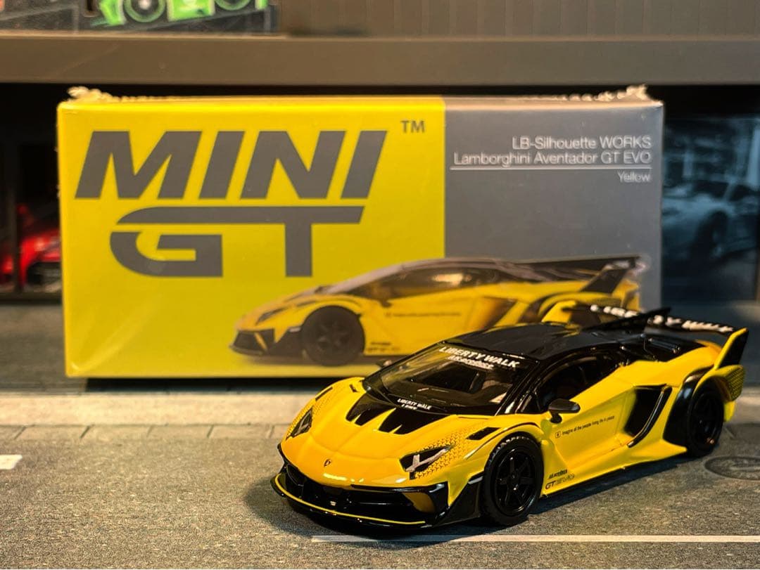 ゲン ランボルギーニ アヴェンタドール SVJ n°784