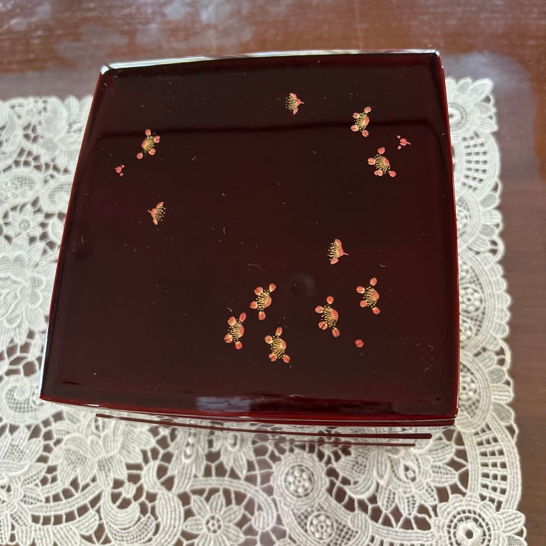 輪島塗り赤色花柄金箔装飾3段重箱