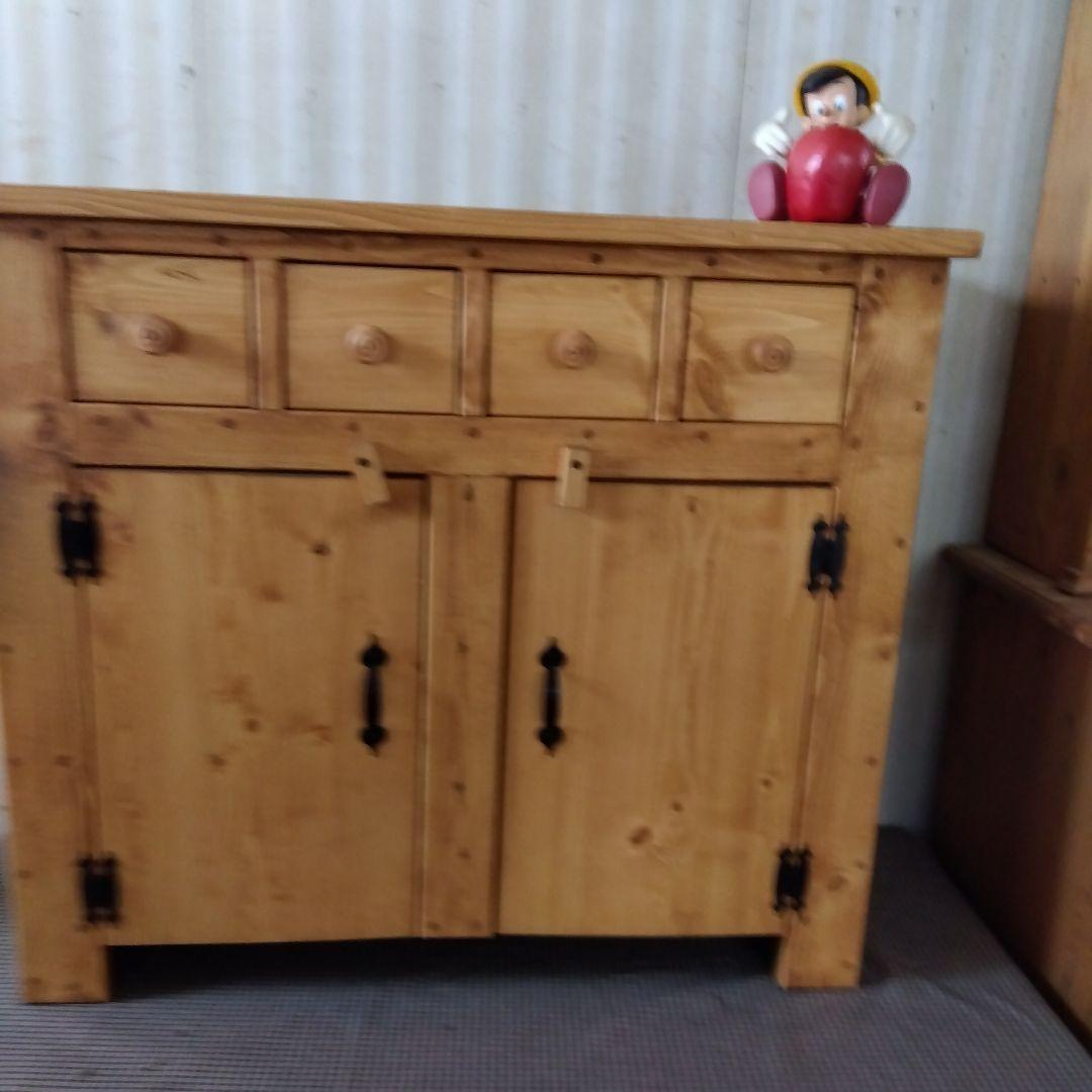 ナチュラルウッドの木製キャビネット(RoRo)