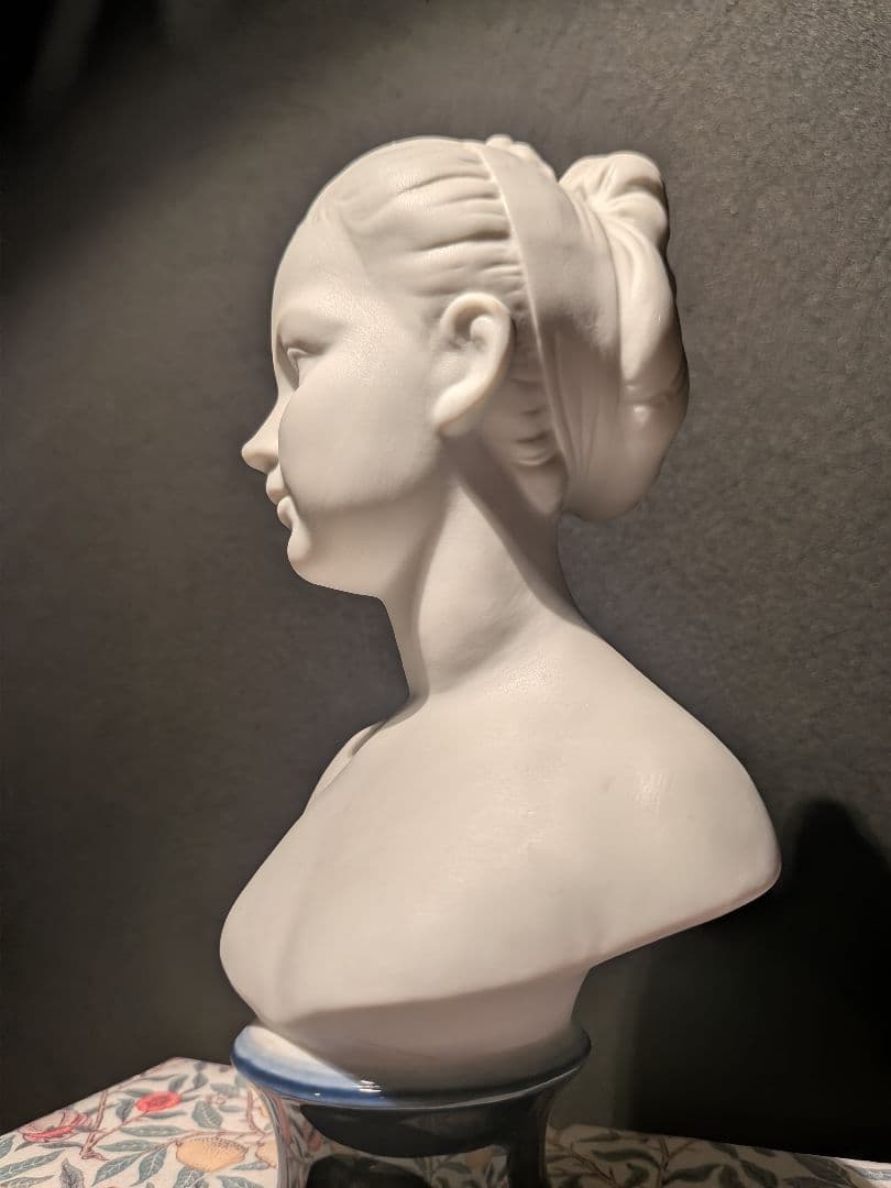 ホワイトビスク　pucci（プッチ）【 ルイーズ・ブロンニャール 】胸像