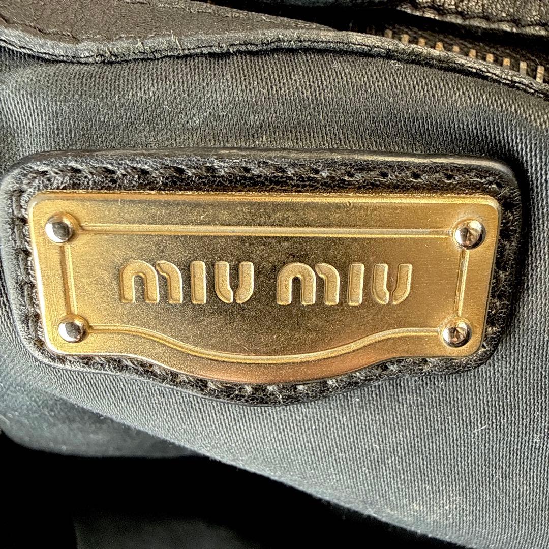 ミュウミュウ　ハンドバッグ　ヴィッテロリュクス レザー ハンドバッグ トート 黒