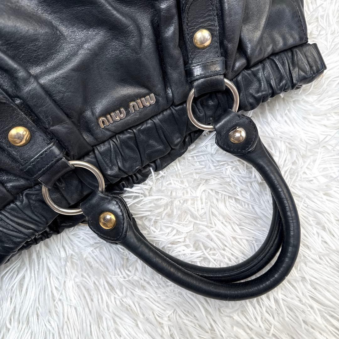 ミュウミュウ　ハンドバッグ　ヴィッテロリュクス レザー ハンドバッグ トート 黒