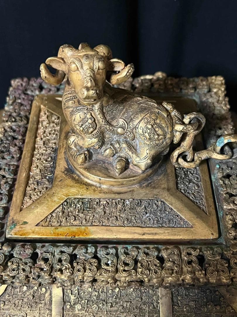 商周から戦国時代　金銅螭龍瑞獣羽文双糸壺　方盉　高台に銘文在銘(B-99)