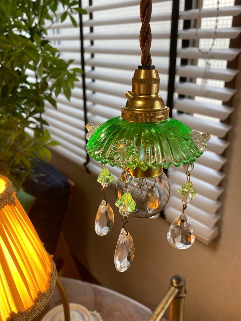 ミニシャンデリア　１９世紀　ウランガラス　フランス　超ミニシェード