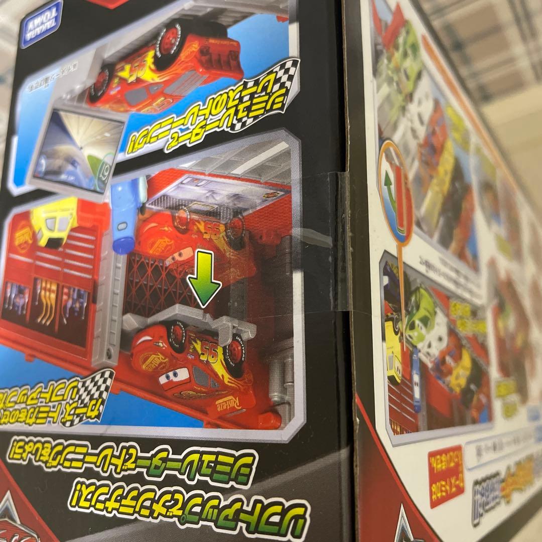 カーズ　トミカ　並べて全員発車！シューター　マック