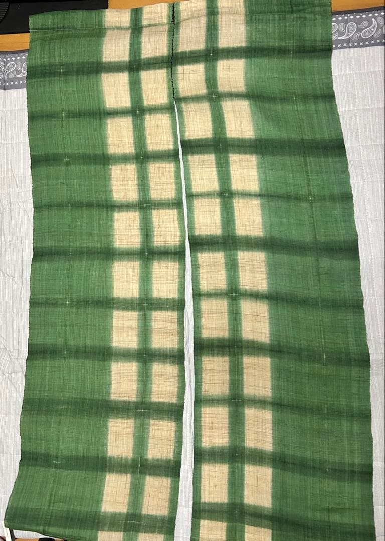 緑とベージュの格子柄の暖簾