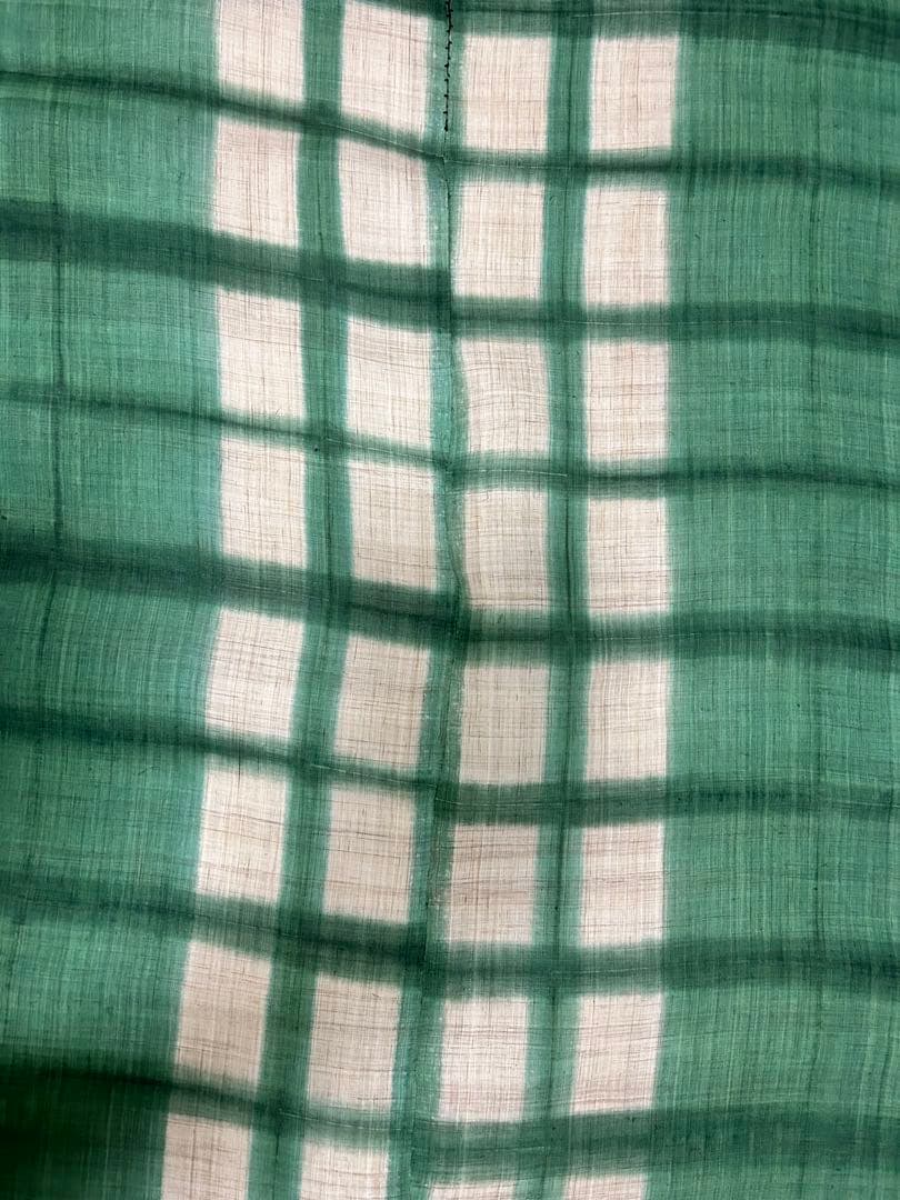 緑とベージュの格子柄の暖簾