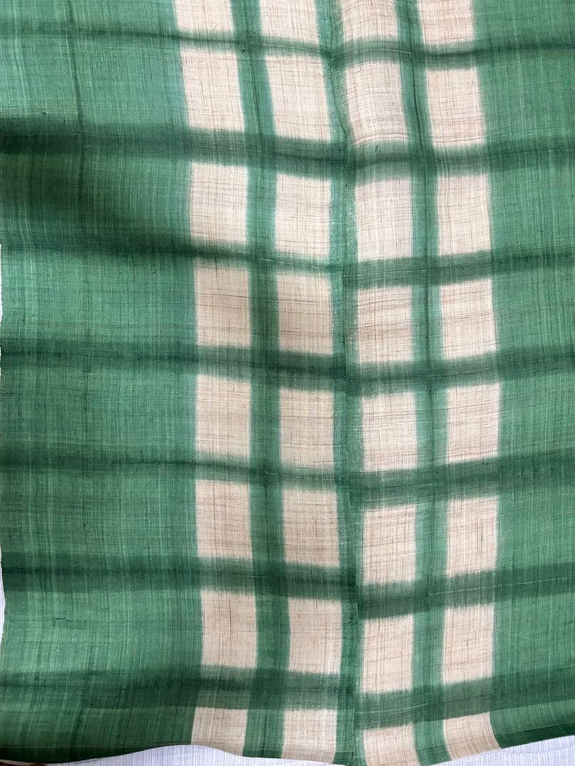 緑とベージュの格子柄の暖簾