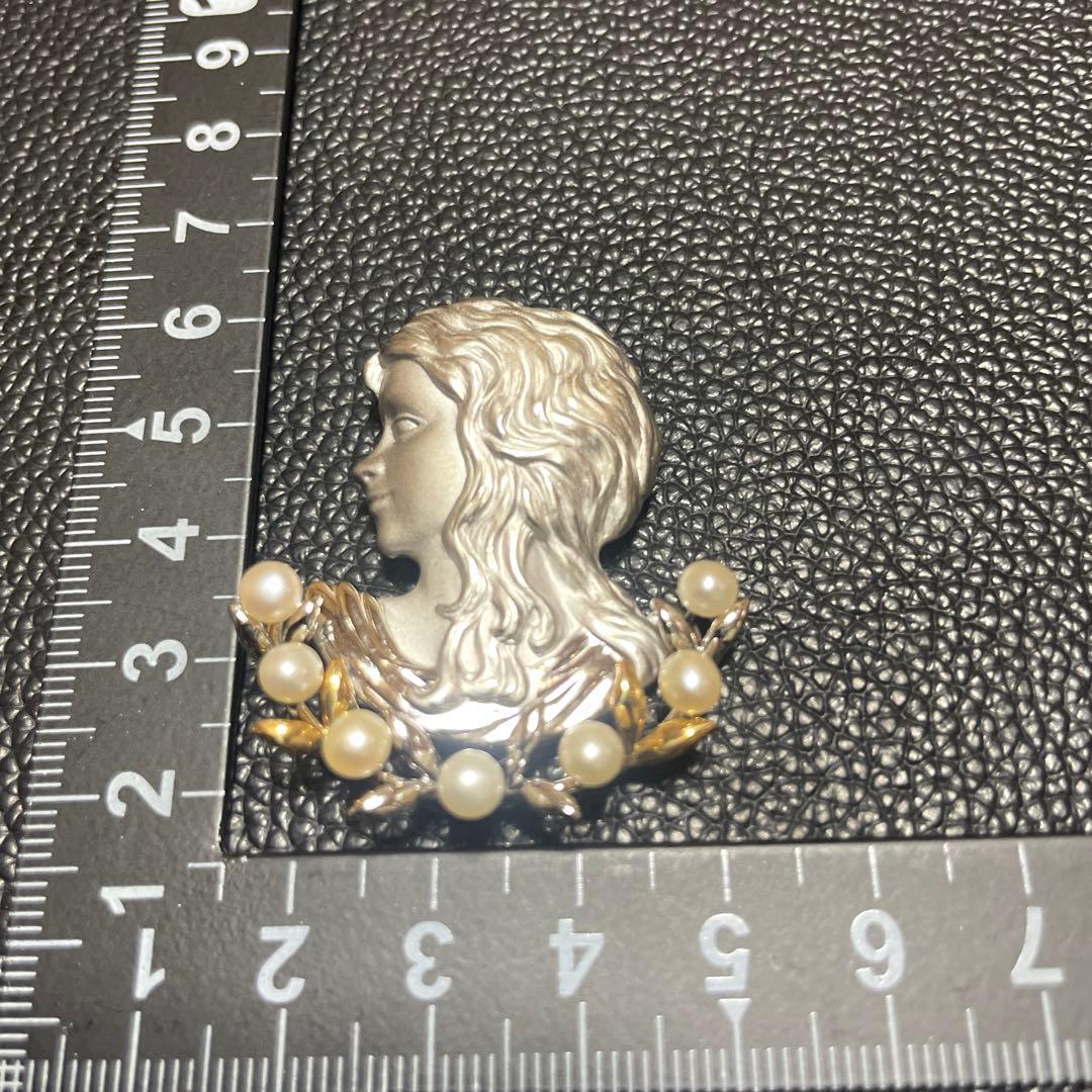 パール ブローチ