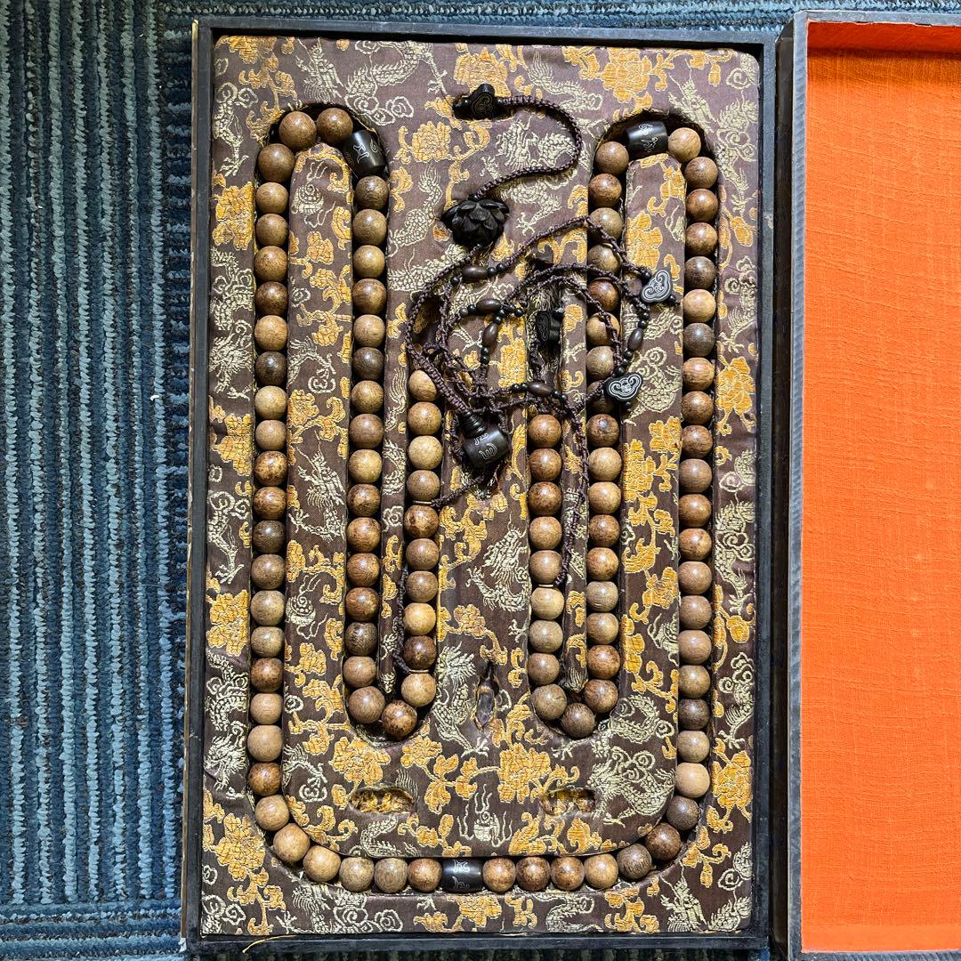 中国の清代朝珠 伝統的な木製数珠 龍のデザイン付き