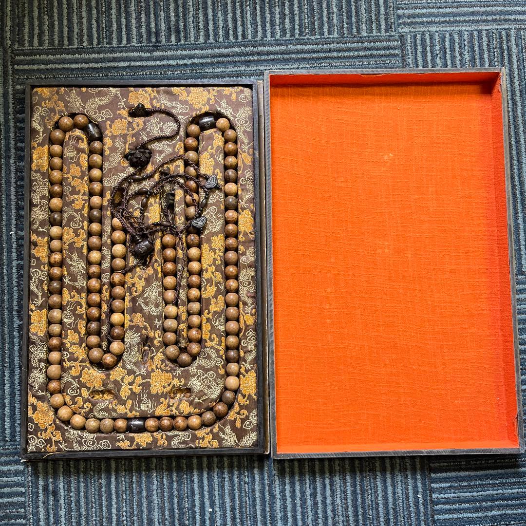 中国の清代朝珠 伝統的な木製数珠 龍のデザイン付き