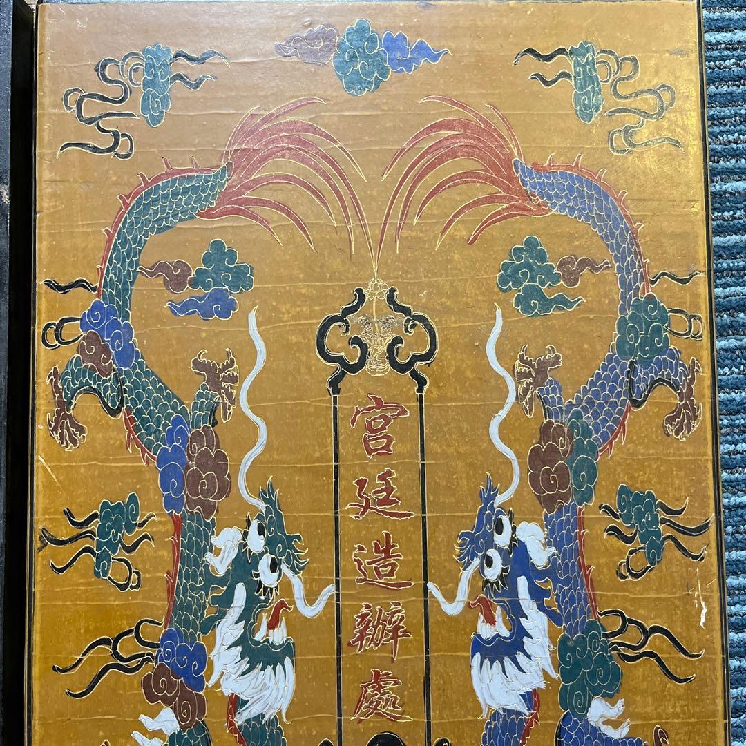 中国の清代朝珠 伝統的な木製数珠 龍のデザイン付き