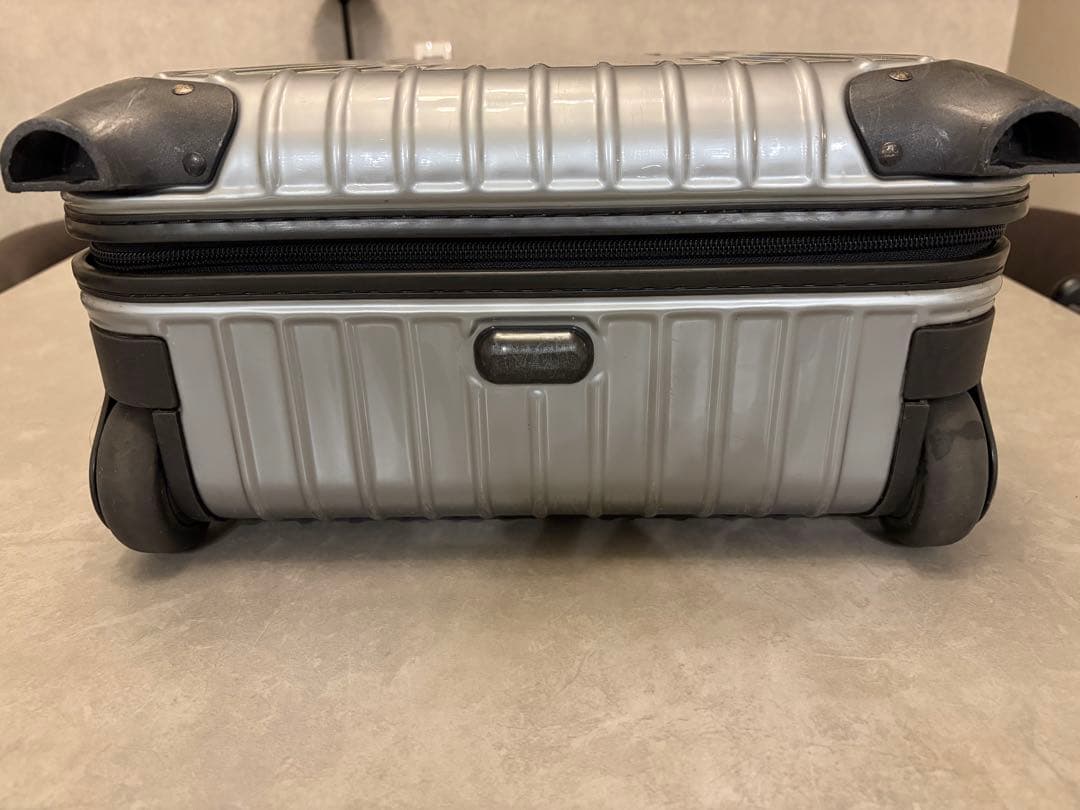 RIMOWA シルバーキャリーケース TSAロック付き