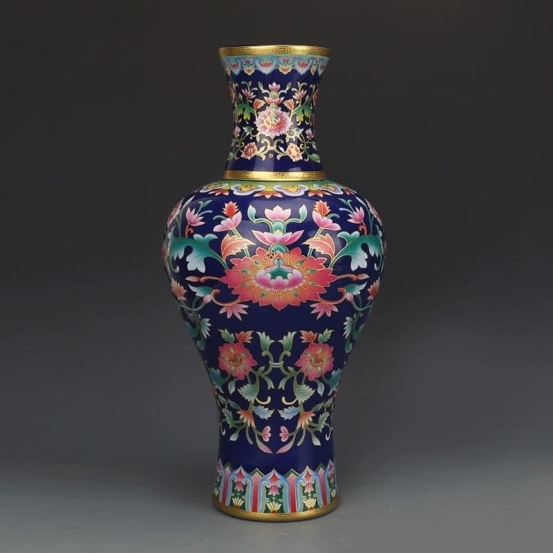 大清乾隆藍地琺瑯彩纏枝紋花瓶 景徳鎮 陶磁器 装飾品 現代工芸品 美術品 置物