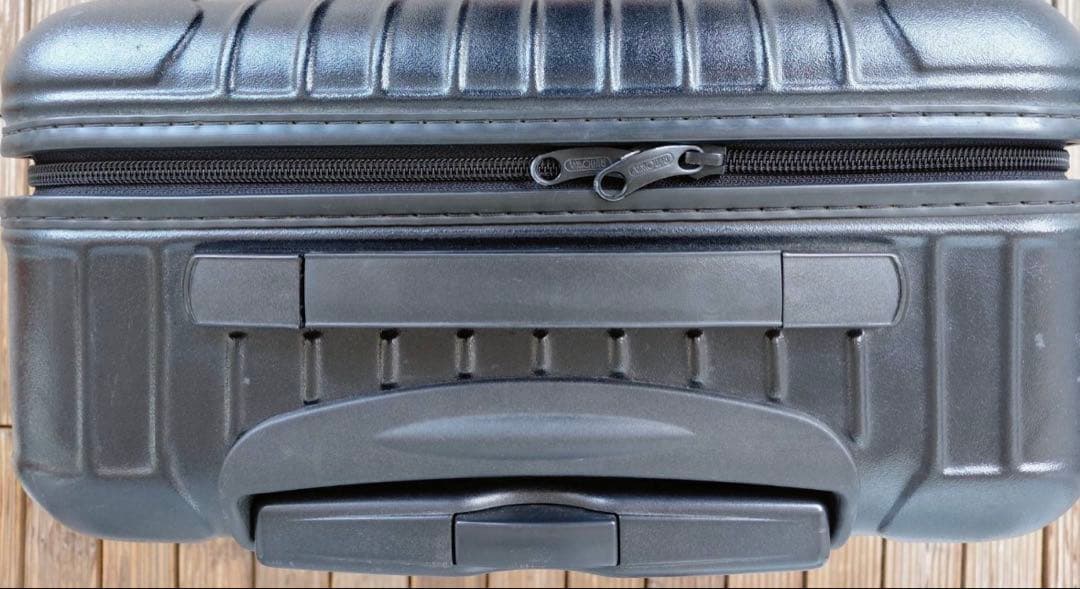 RIMOWA ブラックキャリーケース 中型