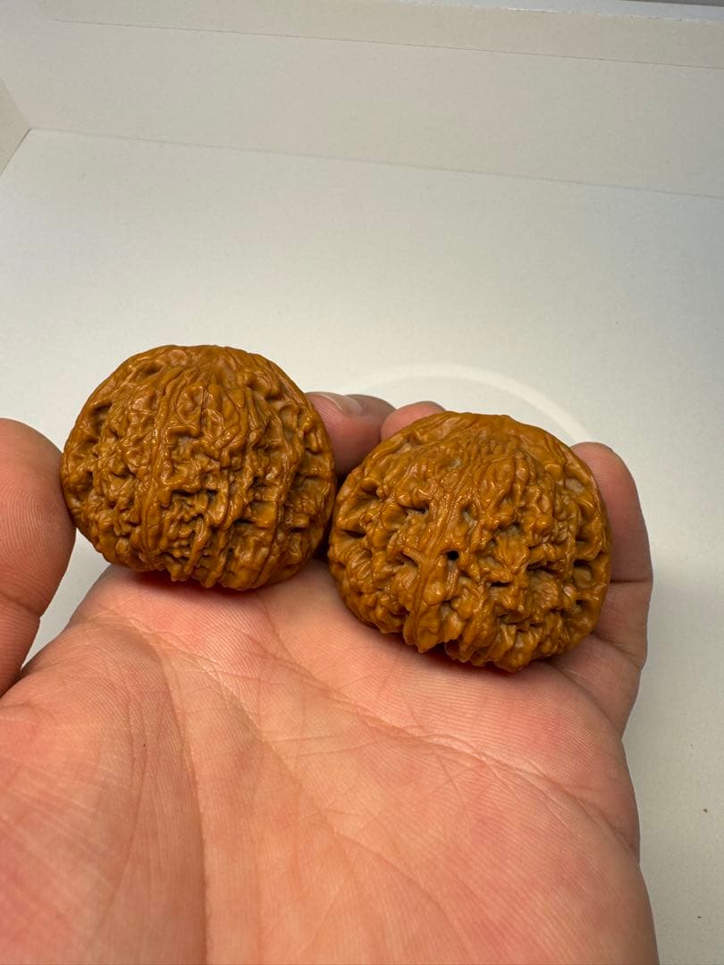 希少文玩核桃 南疆石 極太楞特徴