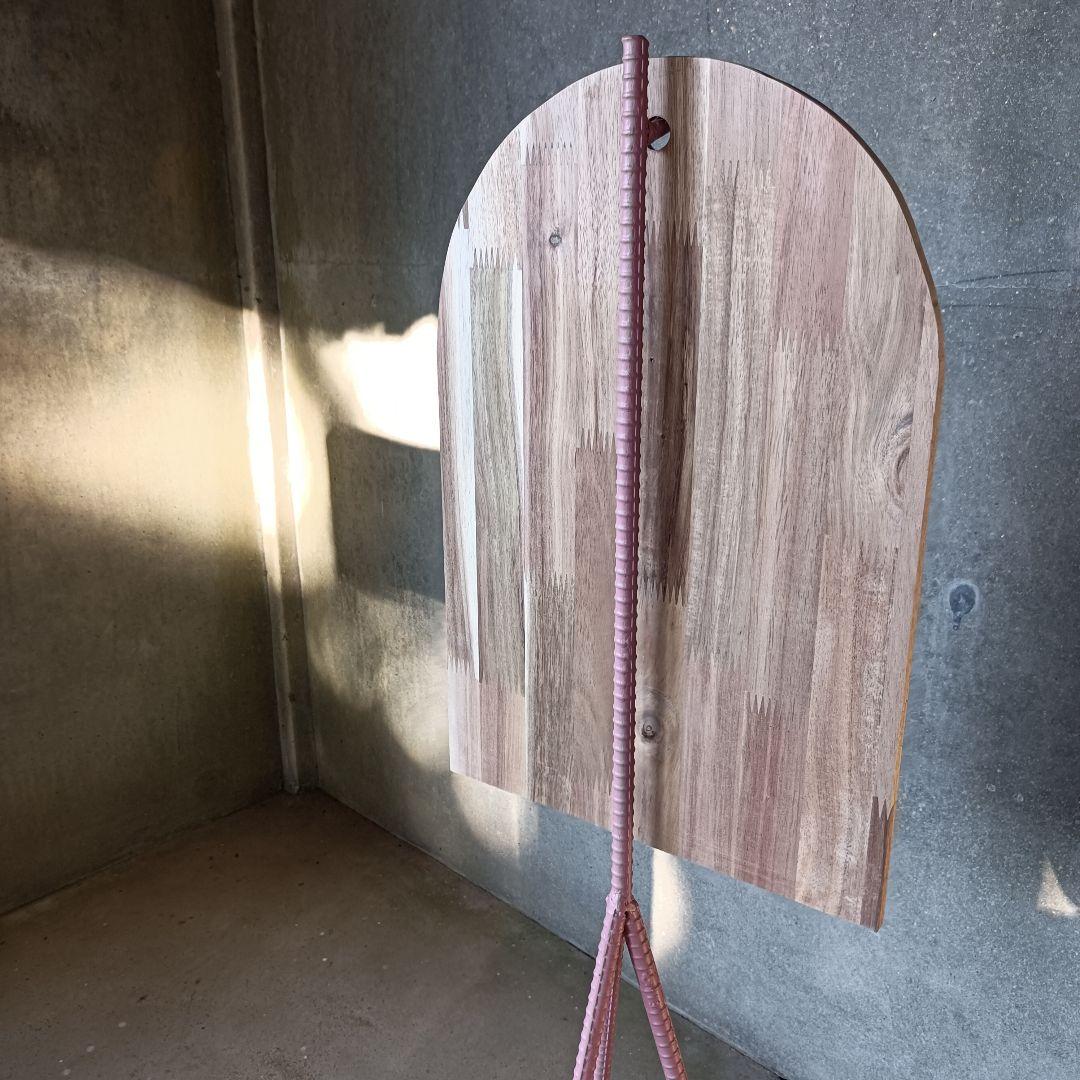 鉄筋くすみピンク看板