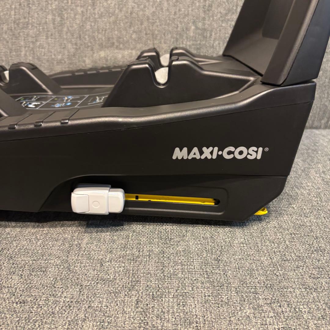 マキシコシ チャイルドシートベース ファミリーフィックス2