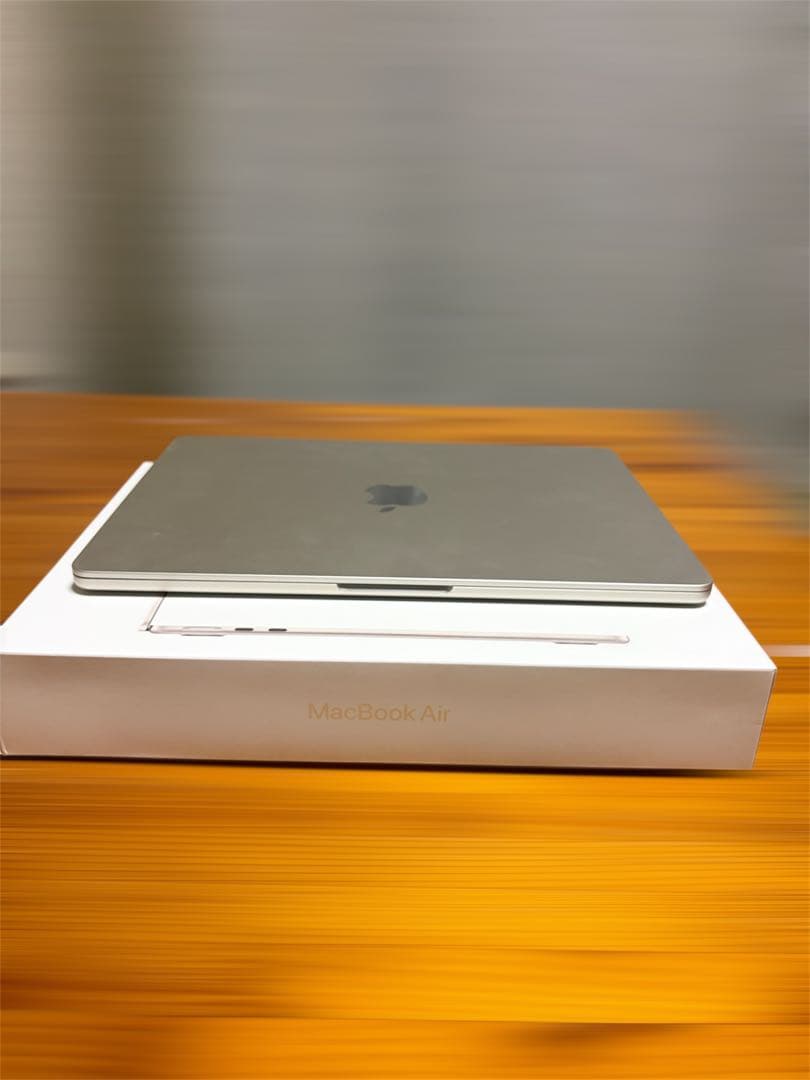 【美品】MacBook Air M2チップ 8GB 256GB スターライト