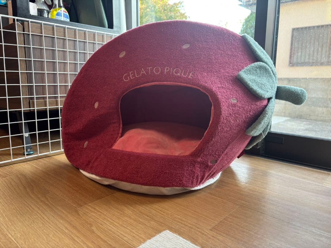 GELATO PIQUE イチゴ型ペットハウス