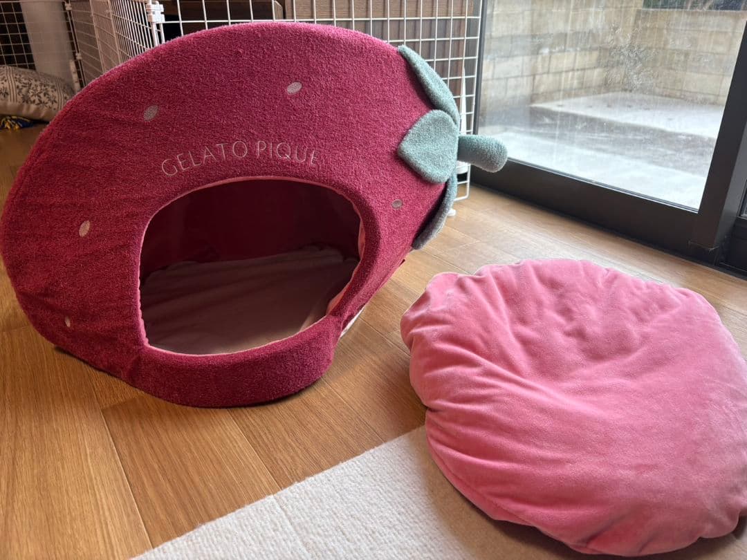 GELATO PIQUE イチゴ型ペットハウス