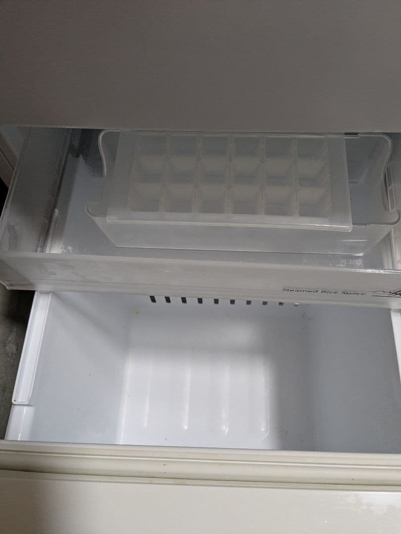 ホワイト 2ドア冷蔵庫45L　YRZ-F15E1