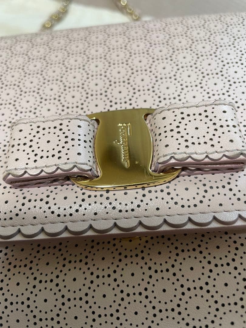 Salvatore Ferragamo フェラガモ ヴァラ チェーンバッグ