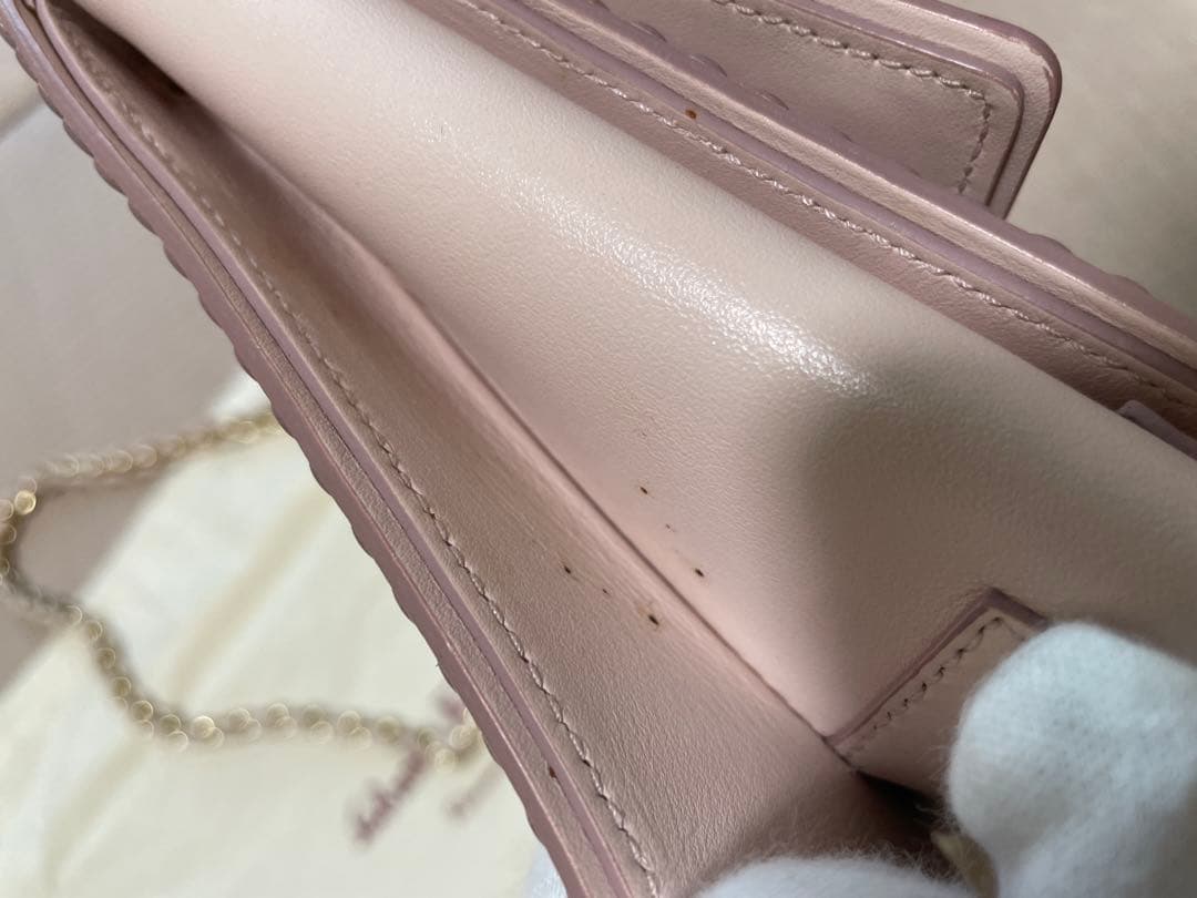 Salvatore Ferragamo フェラガモ ヴァラ チェーンバッグ