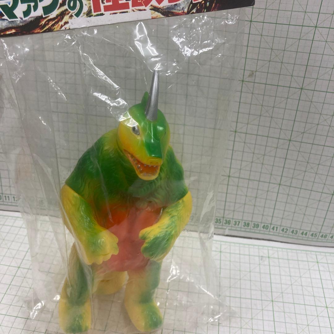 2000年ブルマーク復刻版怪獣シリーズの初期版ウルトラマン怪獣ソフビのスノーゴン