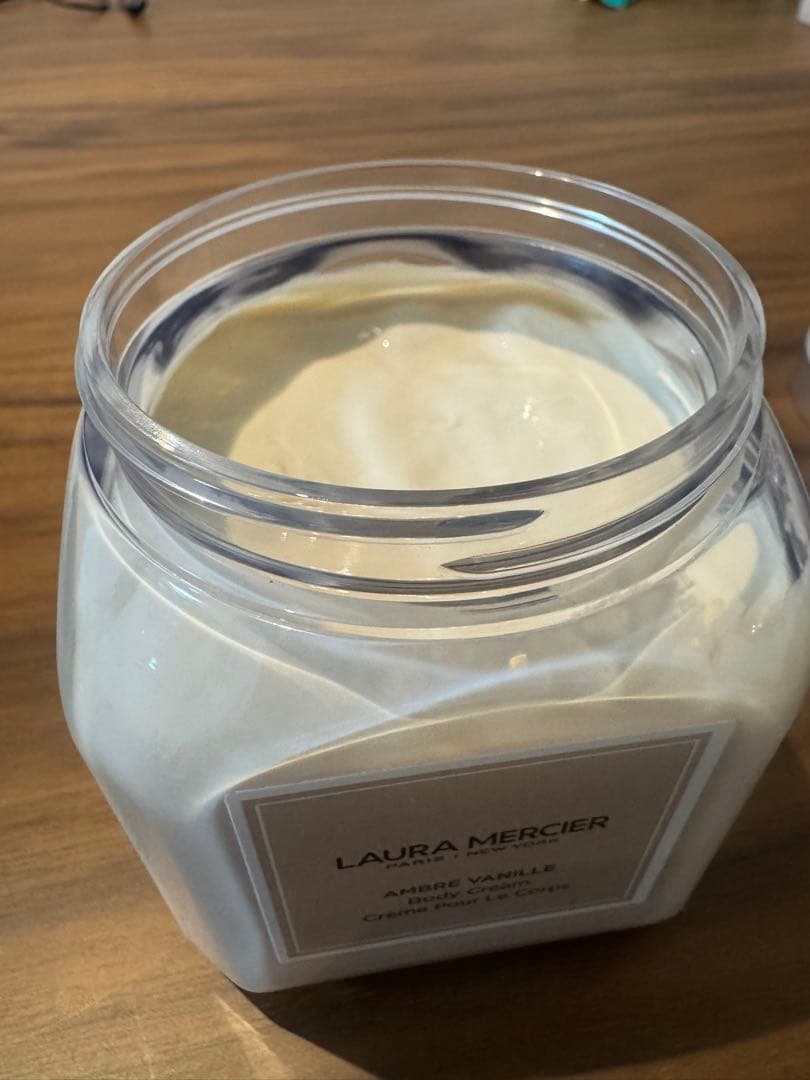 【廃盤商品】ローラメルシェ ホイップボディクリーム アンバーバニラ 300g