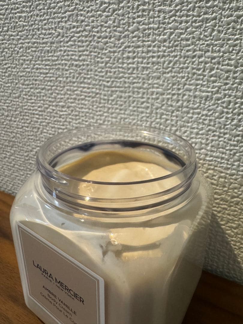 【廃盤商品】ローラメルシェ ホイップボディクリーム アンバーバニラ 300g