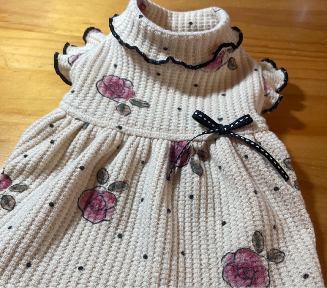 ハンドメイド犬服　ロールネック切替フリルワンピ ワッフルニット