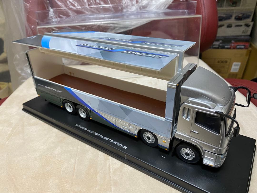 1/43三菱ふそうスーパーグレートミニカー