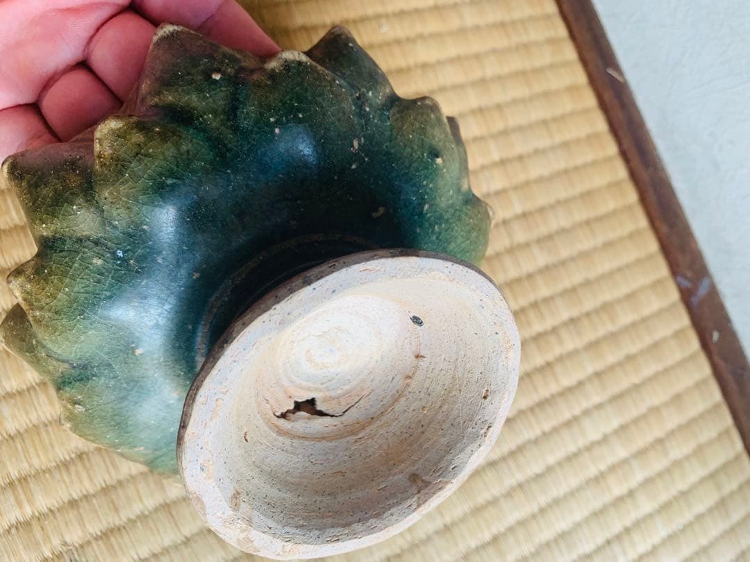 中国六朝時代蓮花模様青磁油灯