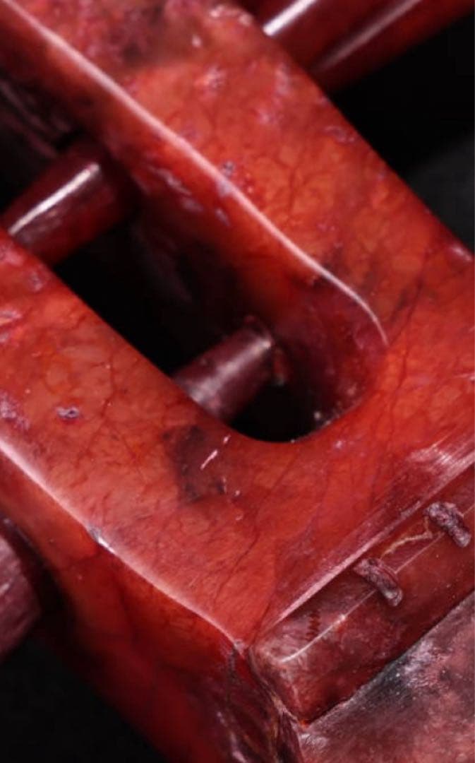 伝統的弦楽器 赤色(骨董品、800年歴史あるアンティーク）