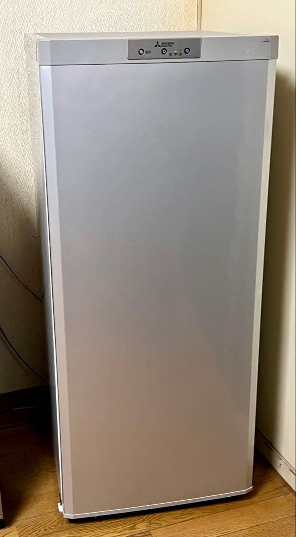 ぽん MITSUBISHI MF-U12B-S ノンフロン冷凍庫 121L