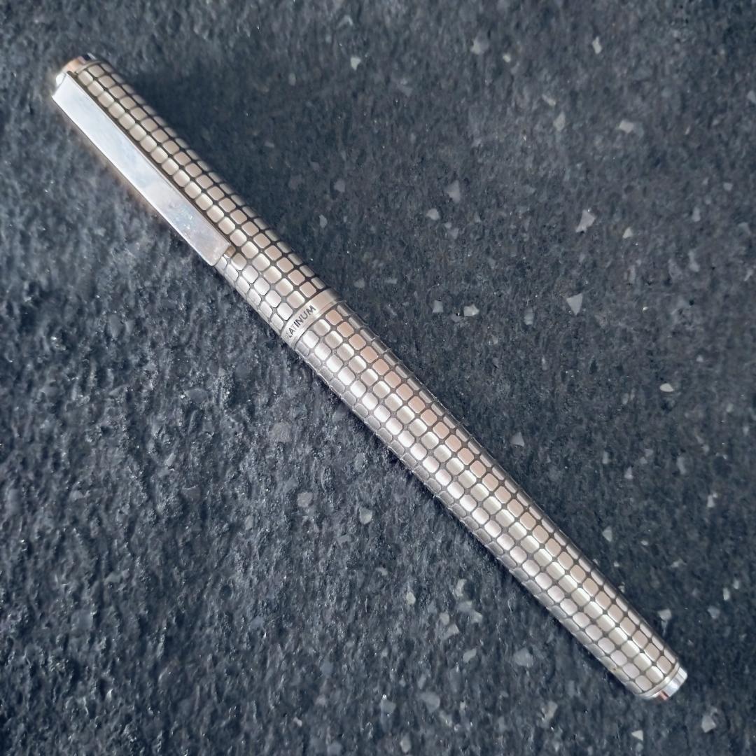 【美品】PLATINUM プラチナ万年筆 14KWG（細字）イニシャル刻印あり