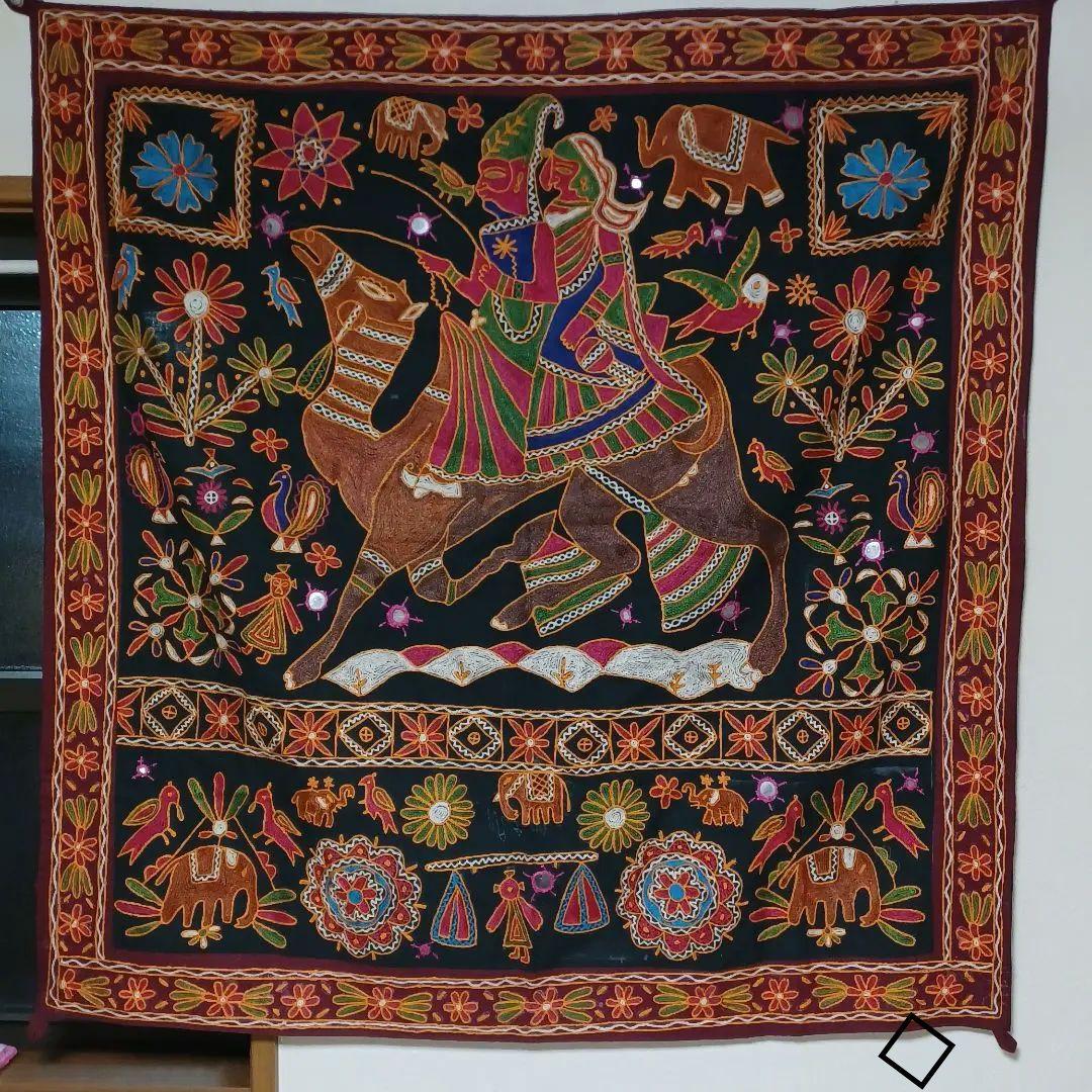 刺繍タペストリー　インテリア雑貨