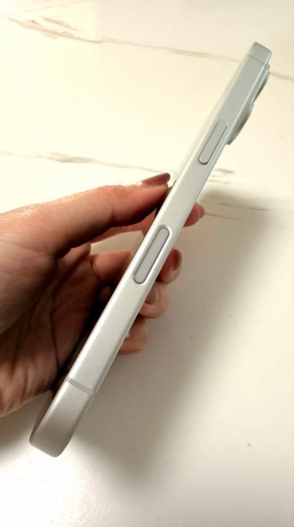 ［美品］iPhone16 128GBホワイトSIMフリー