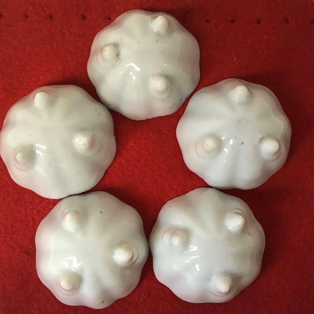 白磁　三つ足輪花極小手塩皿　骨董品　極小鉢　希少