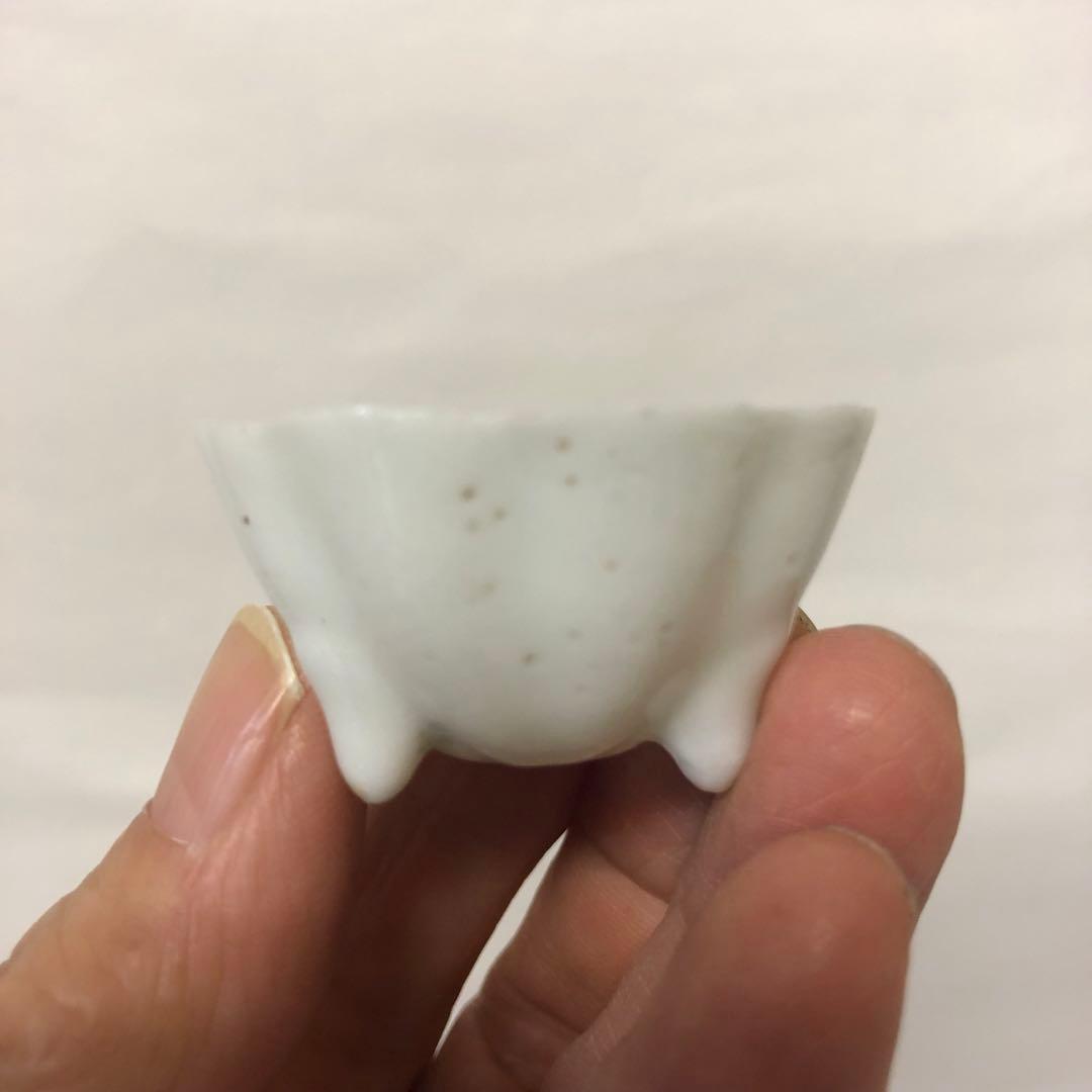 白磁　三つ足輪花極小手塩皿　骨董品　極小鉢　希少